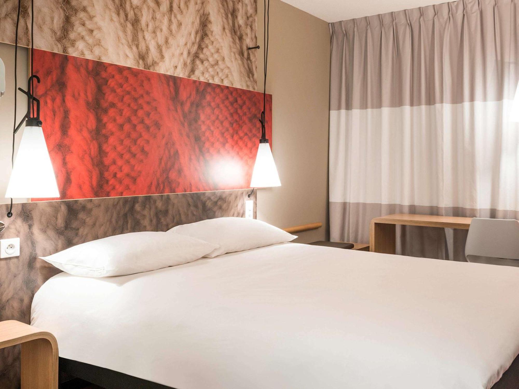 Hotel Ibis Manosque Cadarache Esterno foto