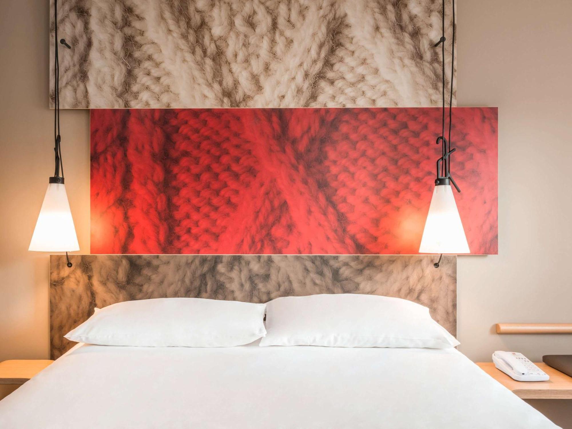 Hotel Ibis Manosque Cadarache Esterno foto