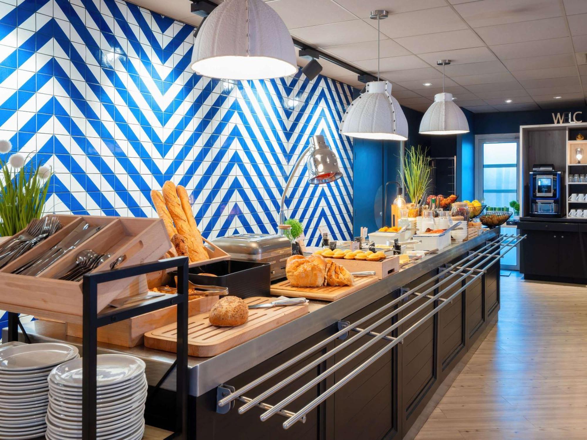 Hotel Ibis Manosque Cadarache Esterno foto
