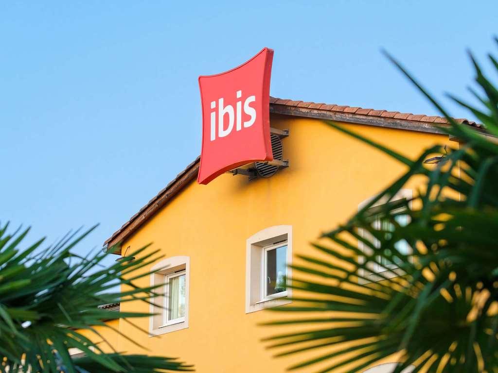 Hotel Ibis Manosque Cadarache Esterno foto