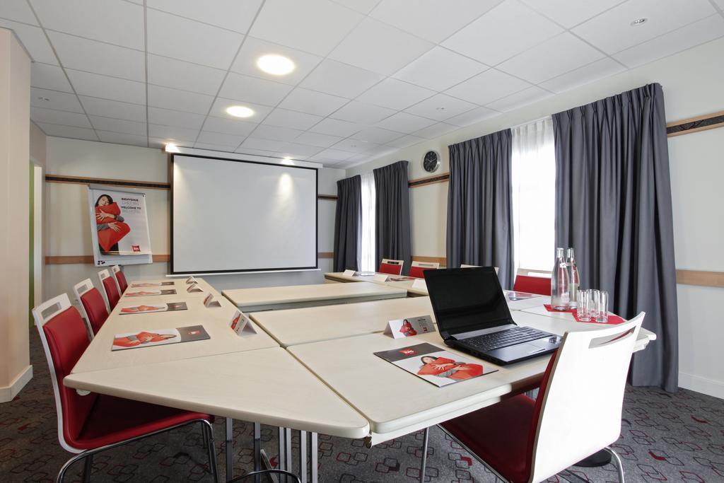 Hotel Ibis Manosque Cadarache Esterno foto
