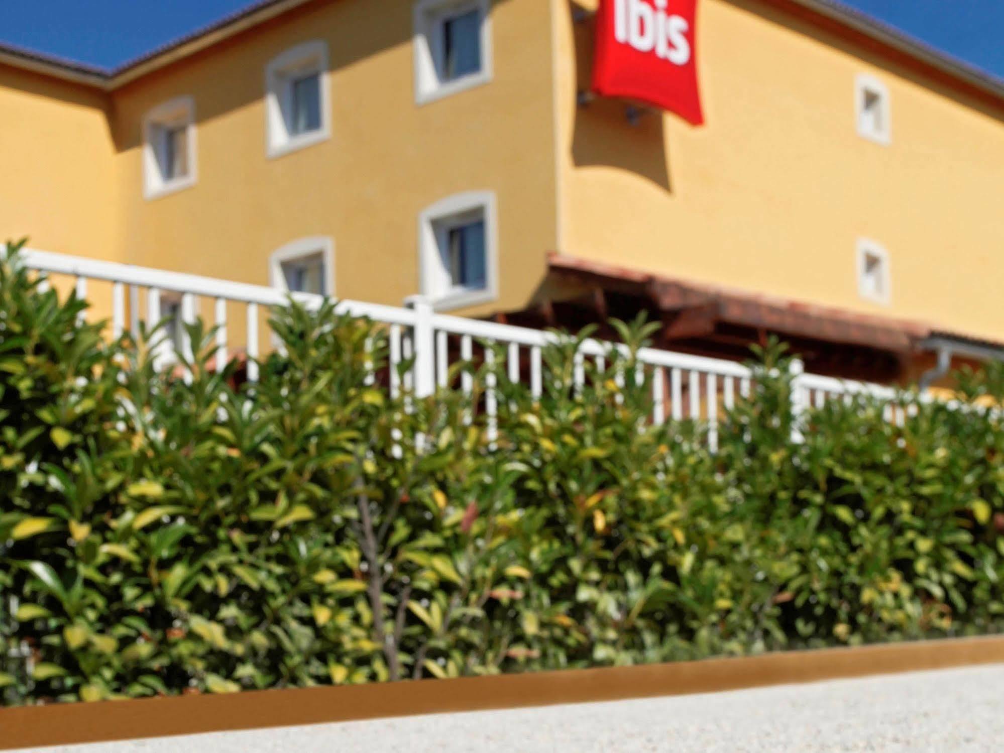 Hotel Ibis Manosque Cadarache Esterno foto